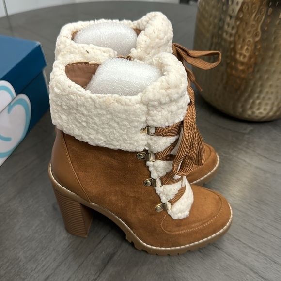 BCBGeneration Women Medium Palli Lace Up Ankle Boots, Brown/Ivory - Picture 6 of 8